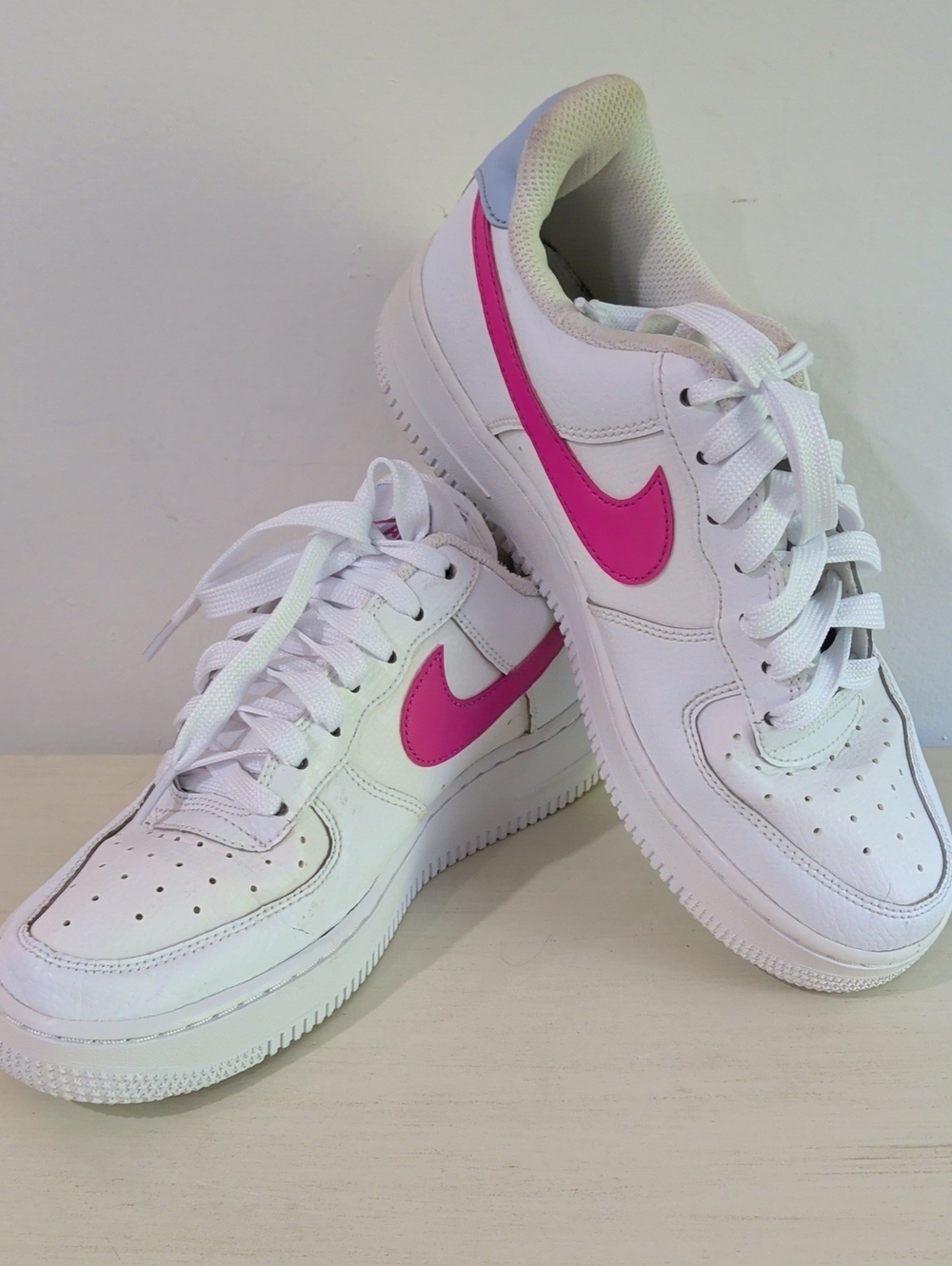Nike Air Force 1 White Platform Sneakers with Bright Pink Swoosh Size 7.5